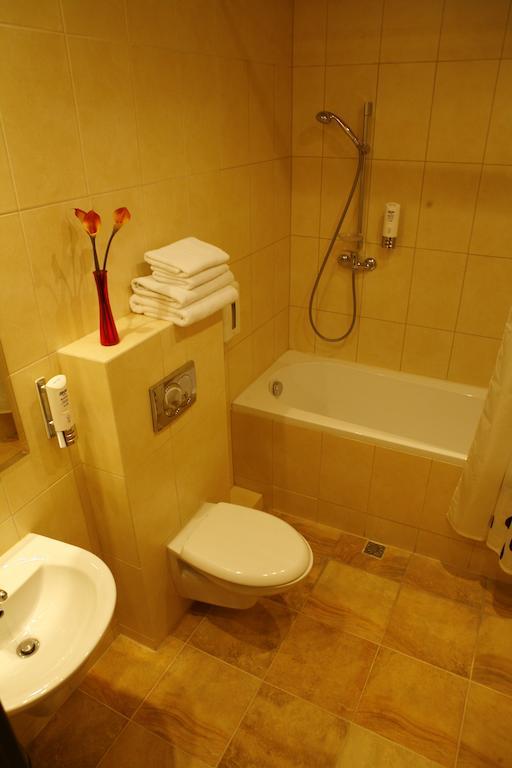 Hotel Zorza Namysłów Habitación foto